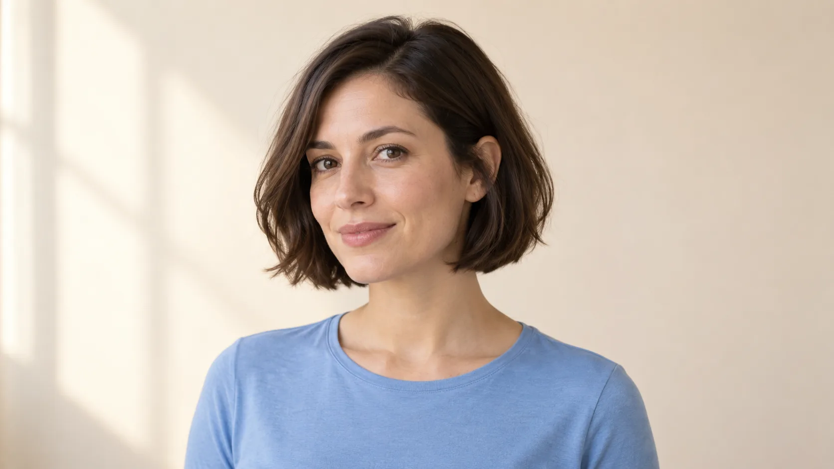 Illustrative chin-length bob showing the hair ends and neckline coverage